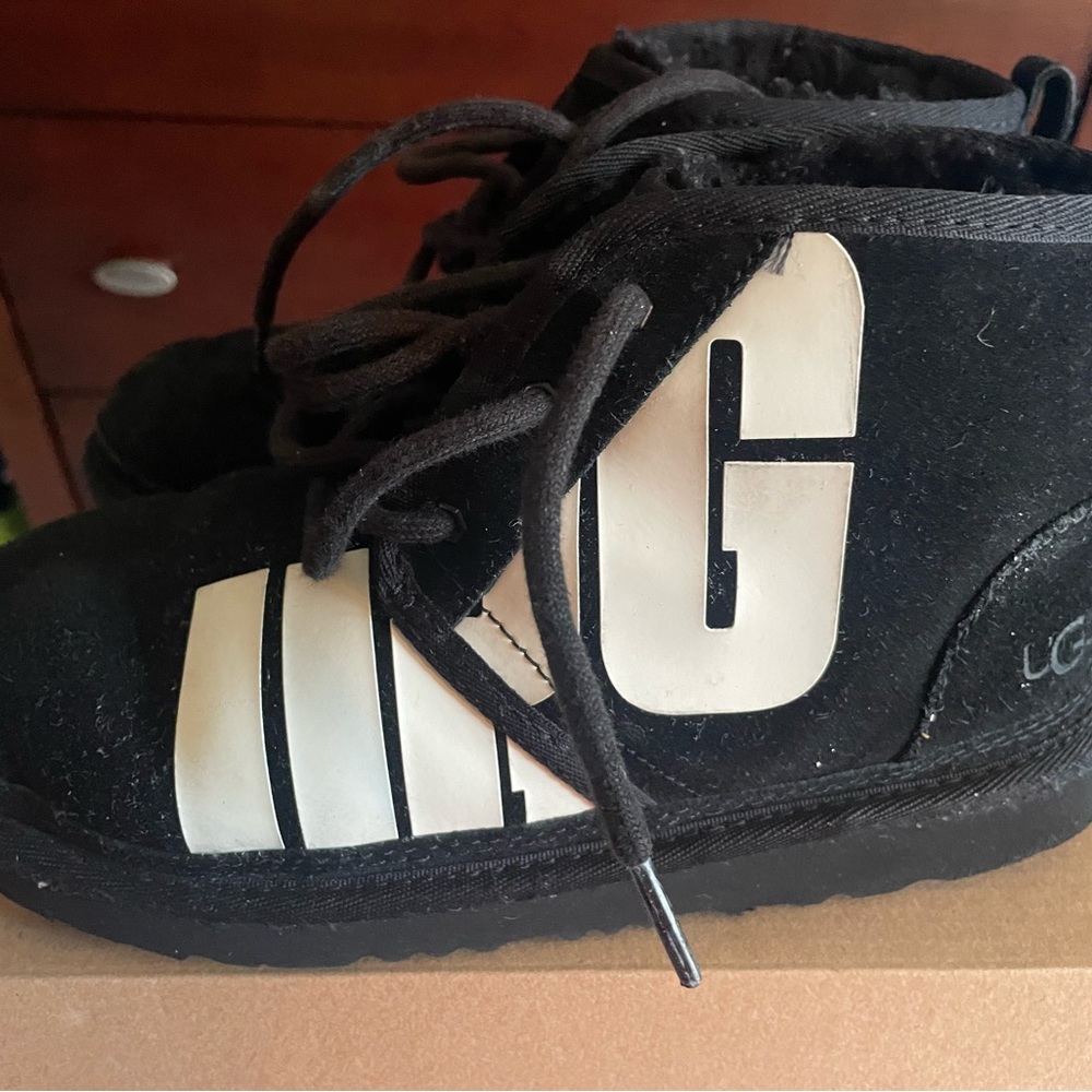 Uggs - Picture 3 of 7